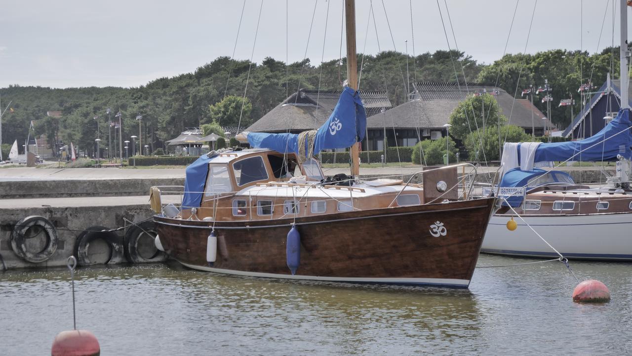 "Om" Yacht Hotel Nida Bagian luar foto