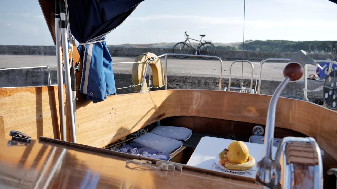 "Om" Yacht Hotel Nida Bagian luar foto